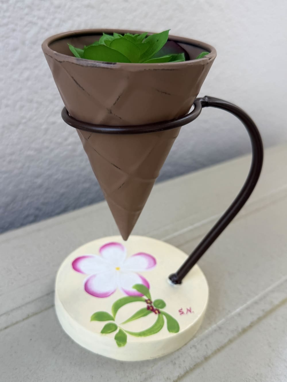トールペインのフラワーベース
