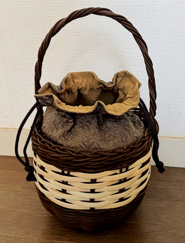 籐のカゴバッグ